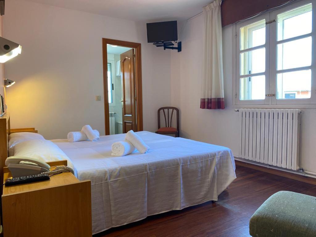 Hotel San Paio ซานติอาโก เด กอมโปสเตลา ภายนอก รูปภาพ
